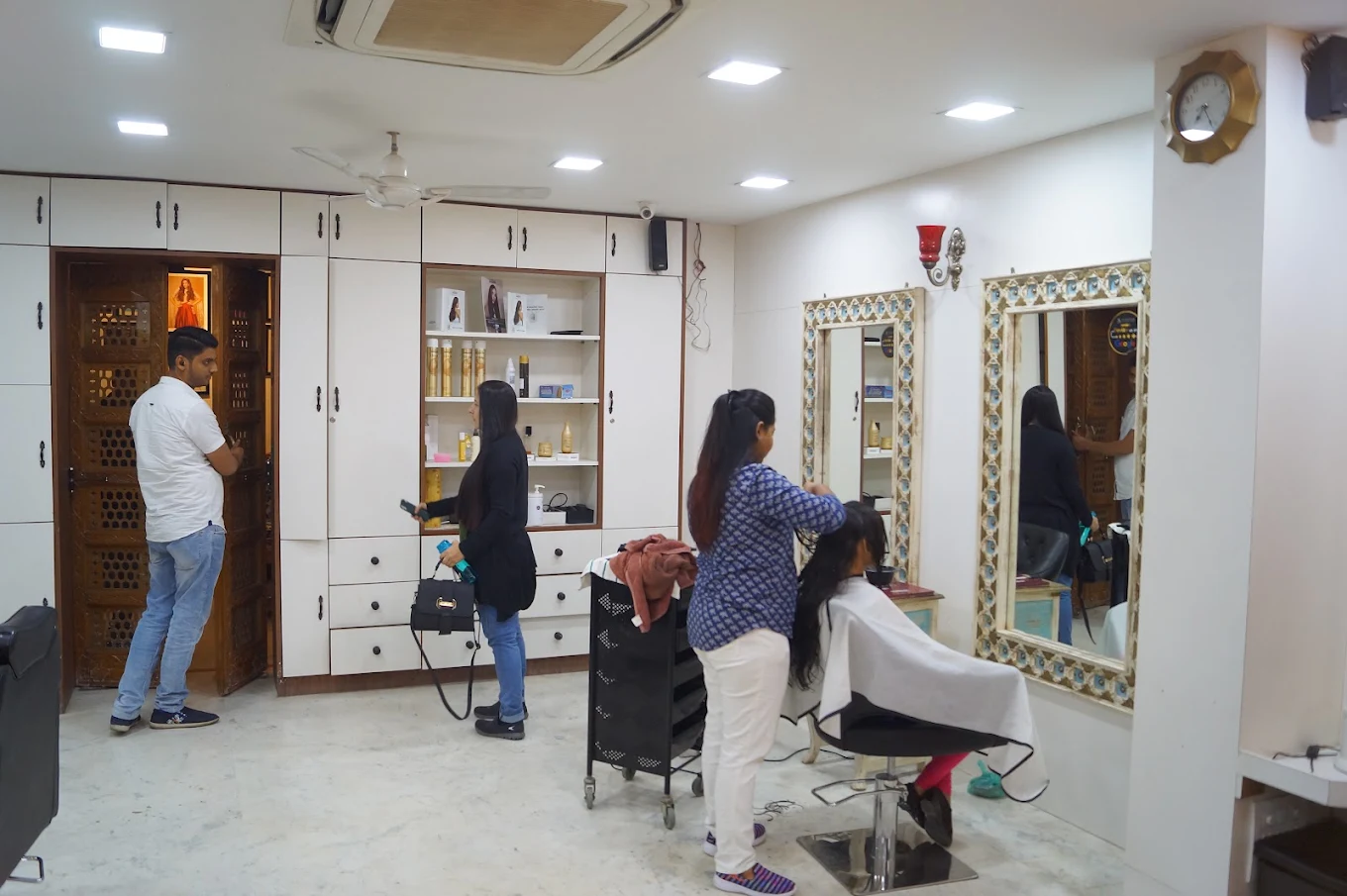 L’oreal S S Badami Unisex Salon
